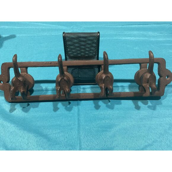 Cast Iron Dog Butt Wall Hanger - Picture 1 of 5